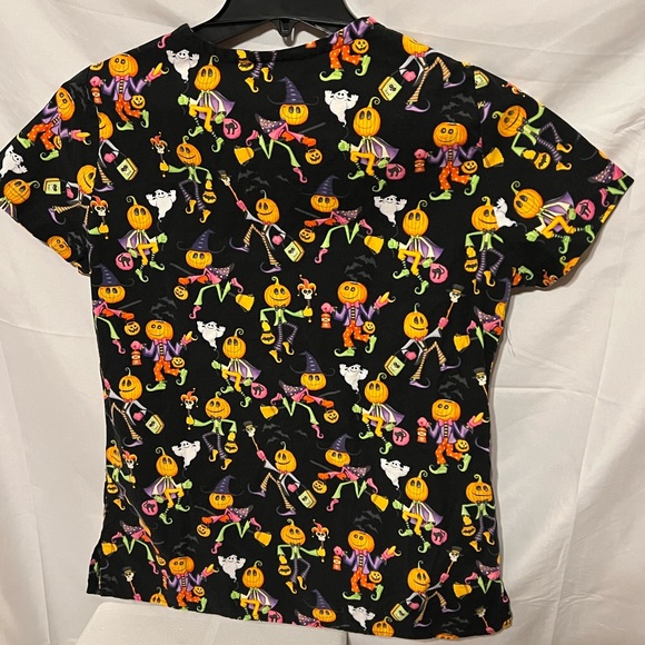Sz M Halloween Ghost Pumpkin Trick or Treaters scrub top - Picture 9 of 12